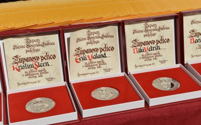 Tri zlate maturantke, štiri priznanja šole, dve nagradi šole in 14 županovih petic