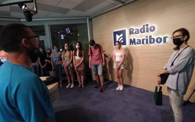 Dijaki ITS Umetnost obiskali televizijski in radijski studio RTV Slovenija